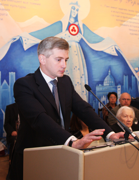 Alexander V. Kibovski, the Head of Rosohrankultura, is making his speech