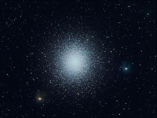 Рис. 6. Шаровое звездное скопление М 13 в созвездии Геркулеса состоит из 100 000 звезд